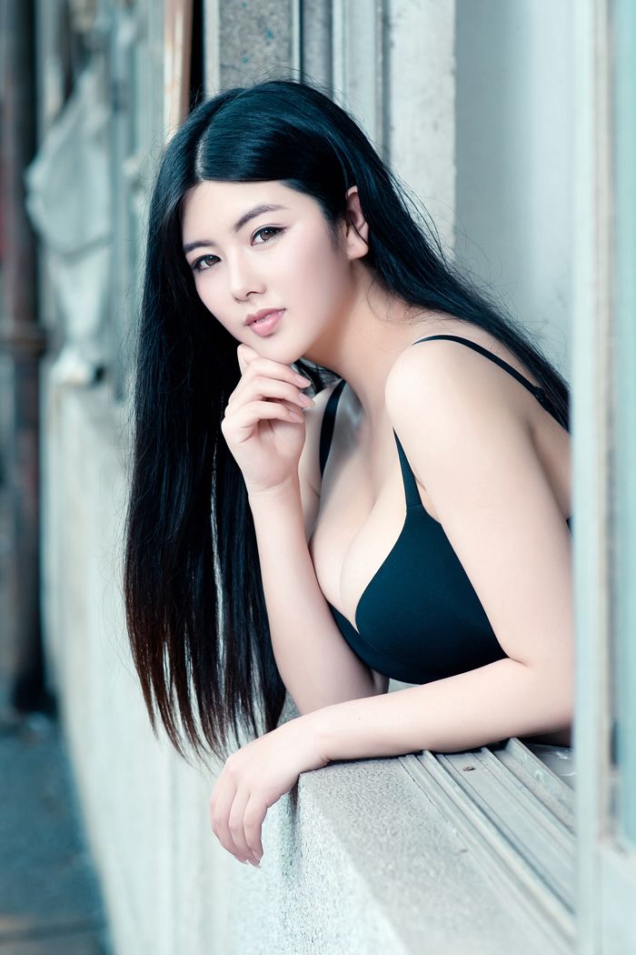 童颜巨乳娜露Selena学校私拍秀肥臀