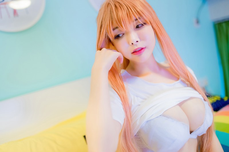 性感尤物夏小秋cosplay秀白嫩豪乳