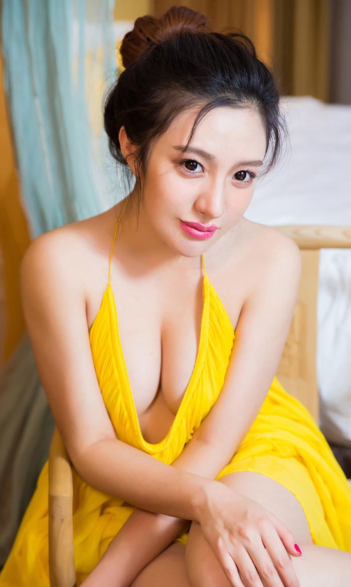 推女郎田芯娜清新度假写真