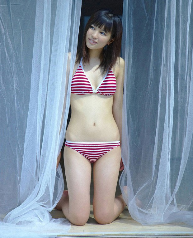 日本养眼美眉荒井萌清凉写真